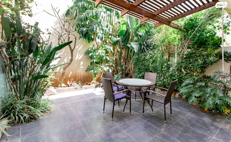 דו משפחתי, הוד השרון