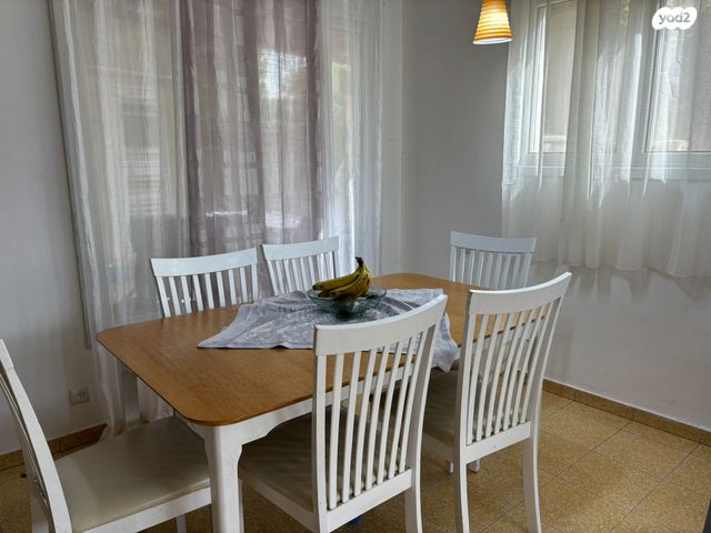 דו משפחתי, אורנית