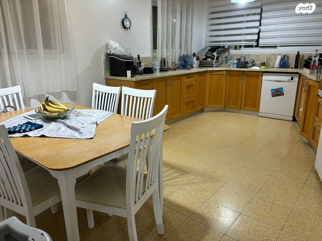 דו משפחתי, אורנית