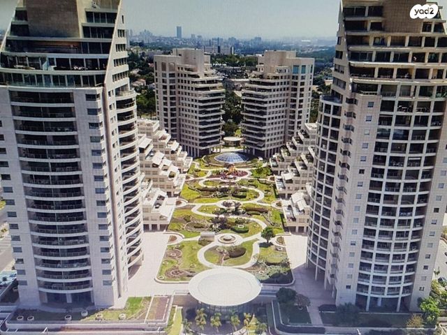 גג/ פנטהאוז, מאוריציו ויטלה, תל אביב יפו