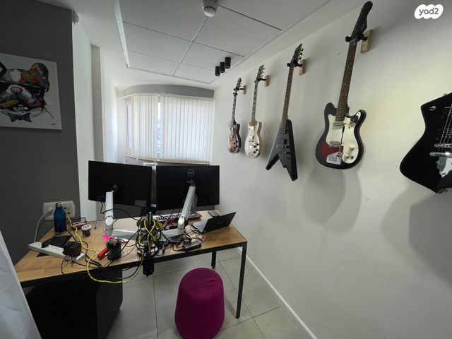 משרדים, יגאל אלון, ביצרון ורמת ישראל, תל אביב יפו