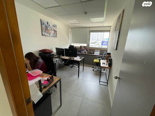 משרדים, יגאל אלון, ביצרון ורמת ישראל, תל אביב יפו