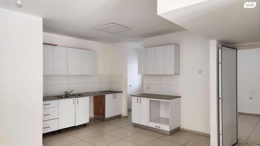 דירה, שבט יהודה, אחיסמך, לוד