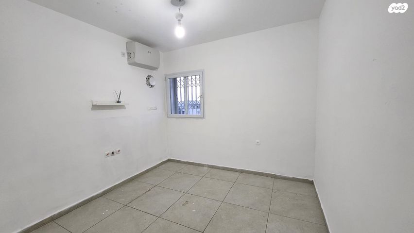 דירה, שבט יהודה, אחיסמך, לוד