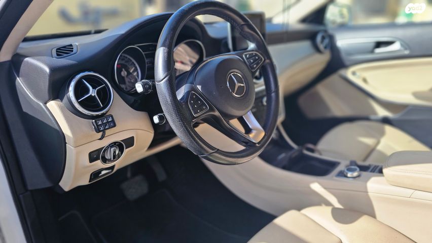 מרצדס-בנץ GLA