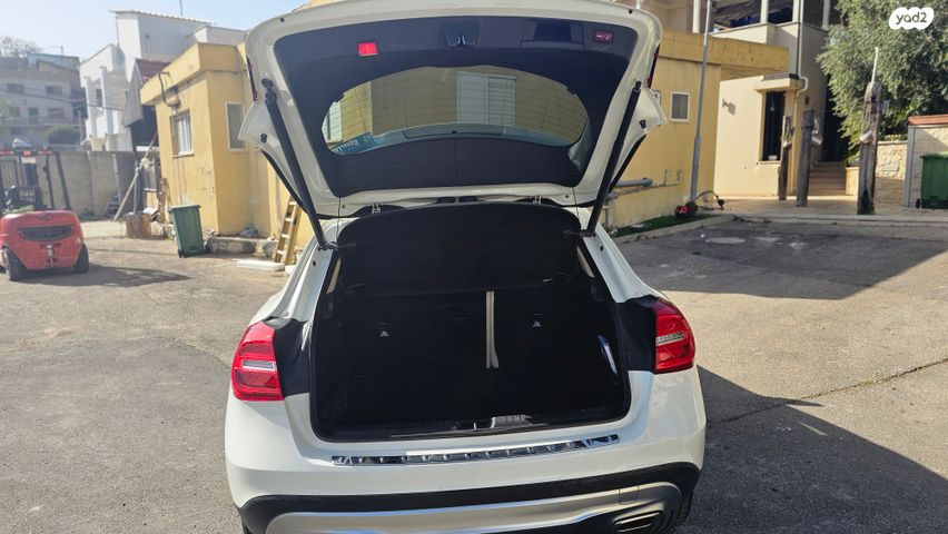 מרצדס-בנץ GLA