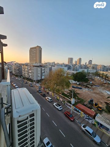 גג/ פנטהאוז, מקס נורדאו, בת ים