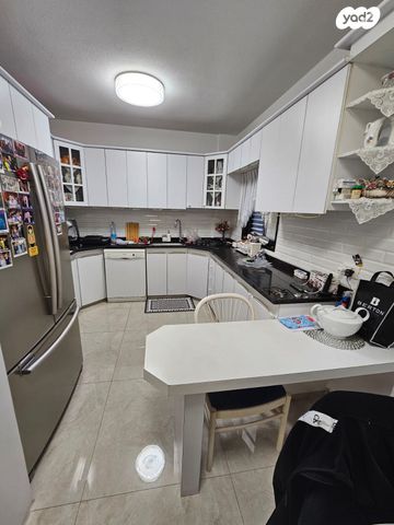 גג/ פנטהאוז, מקס נורדאו, בת ים