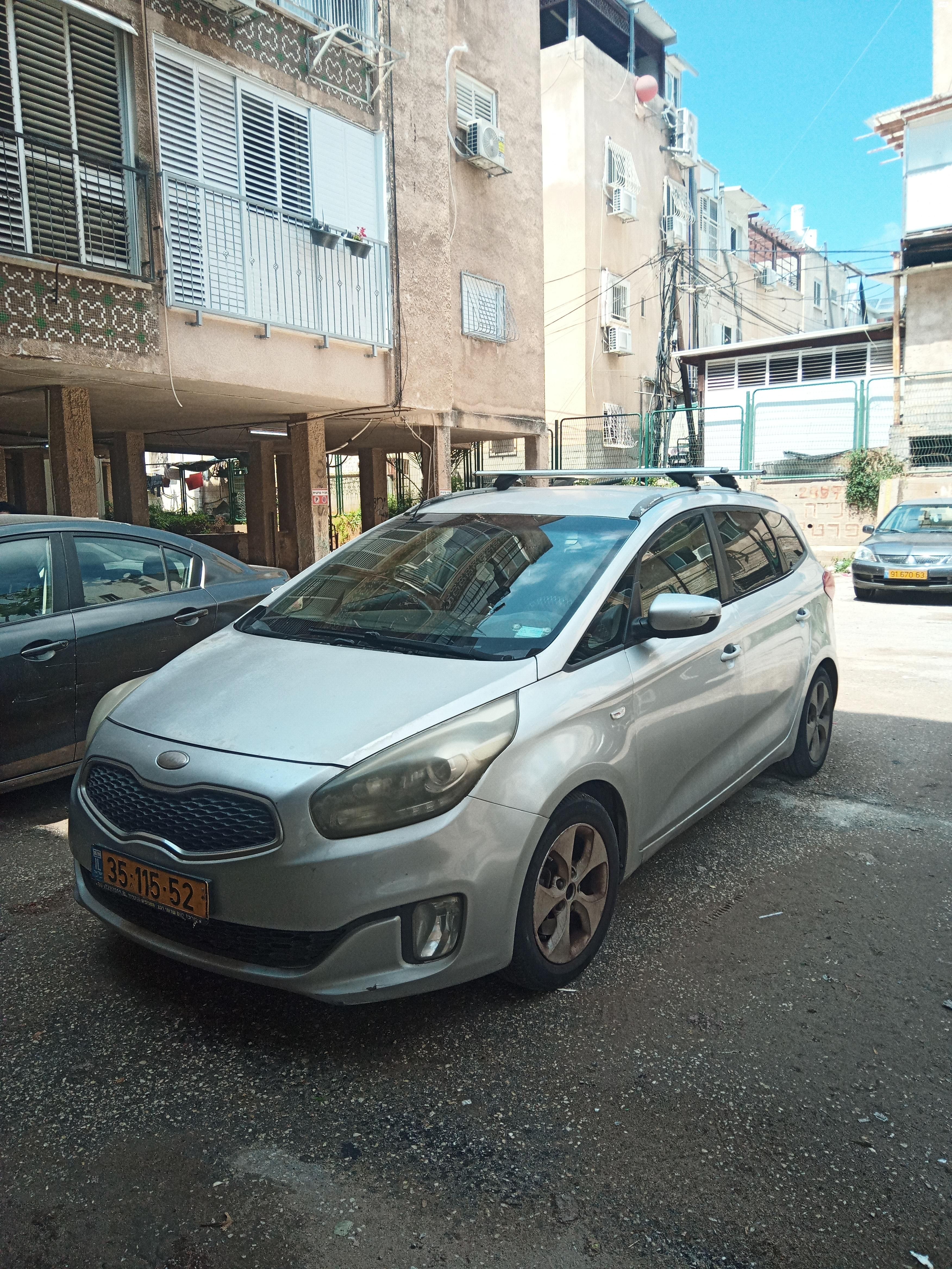 מודעת רכב קיה קארנס