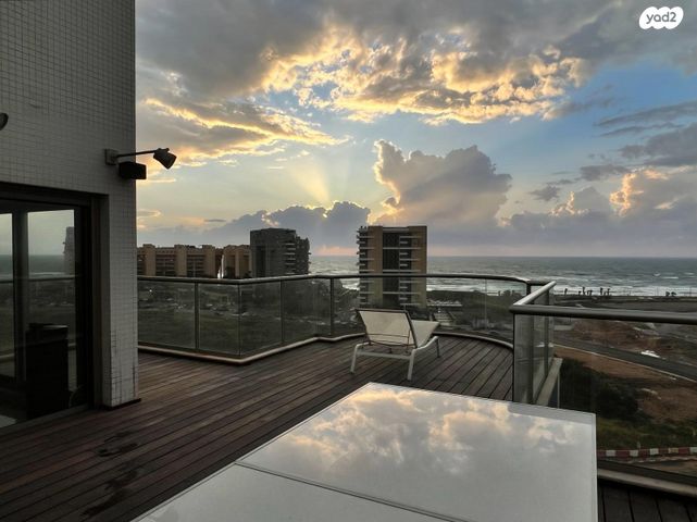 מיכאל נאמן 18