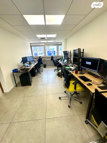 משרדים, יגאל אלון, ביצרון ורמת ישראל, תל אביב יפו