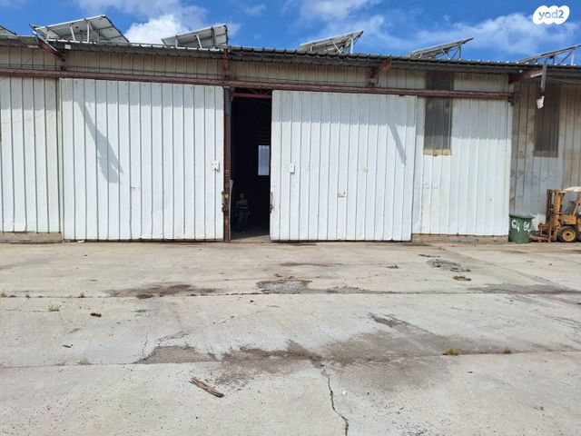 מחסנים, שדה עוזיהו