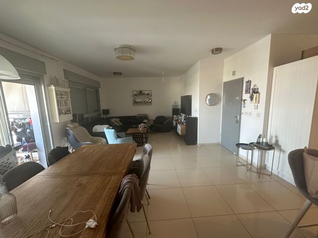 דירה, שביל הזהב, 2008, רעננה