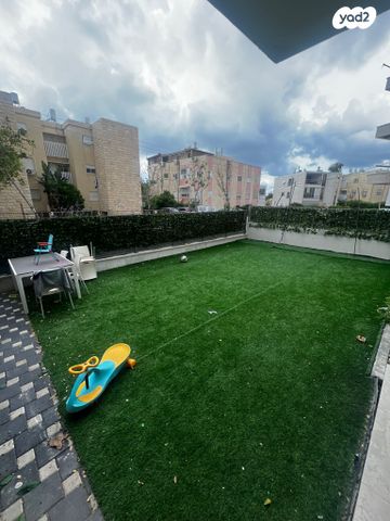 דירת גן, חרוב, חיפה