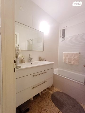 דירה, אייזיק רמבה, ארמון הנציב, תלפיות מזרח, ירושלים