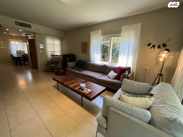 בית פרטי/ קוטג', התפוח, קדימה צורן