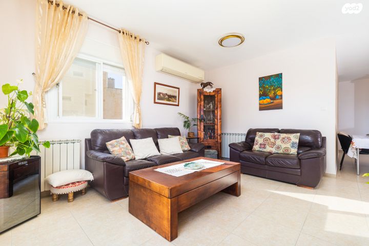 דירה, שאול אביגור, חומת שמואל, הר חומה, ירושלים