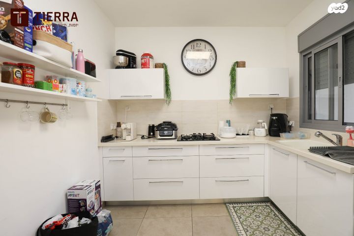 דירה, קדימה צורן