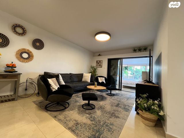 דו משפחתי, גלבוע, אלפי מנשה