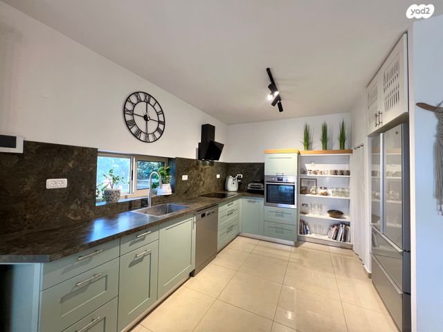 דו משפחתי, גלבוע, אלפי מנשה