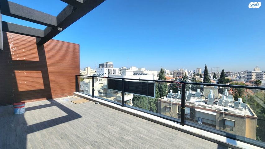 גג/ פנטהאוז, האחים סמילצ'נסקי, ראשון לציון