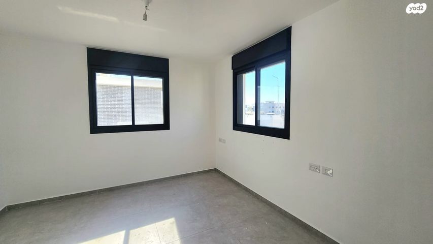 גג/ פנטהאוז, האחים סמילצ'נסקי, ראשון לציון