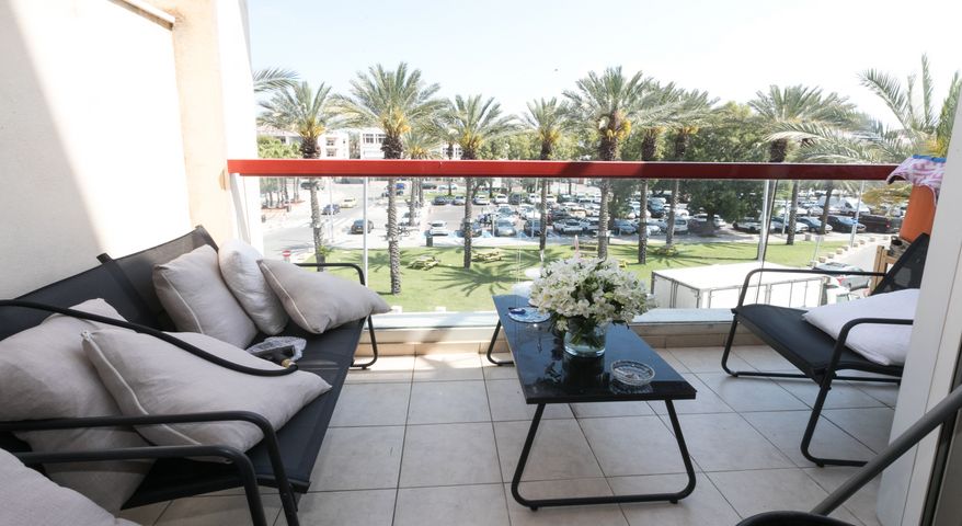 דירה, הרצליה