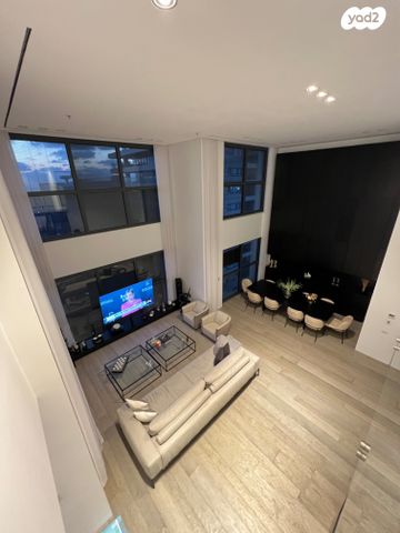 ניסים אלוני 