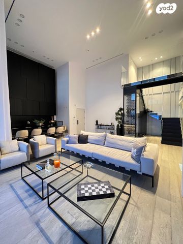 ניסים אלוני 