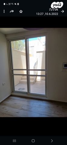 דו משפחתי, תל מונד