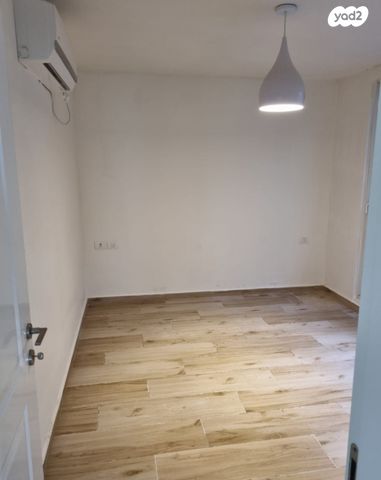 דו משפחתי, תל מונד