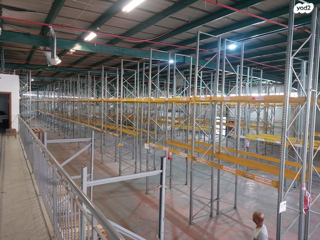 מבני תעשיה, מפעלי נחם הר טוב