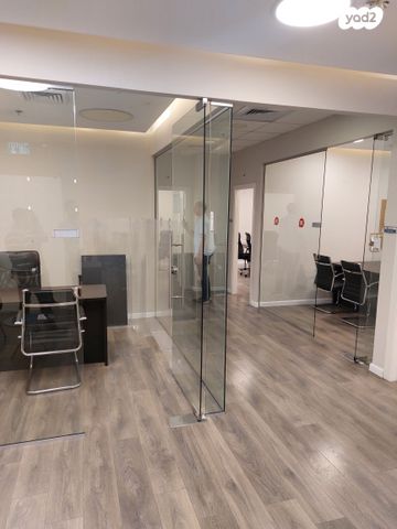 מבני תעשיה, מפעלי נחם הר טוב