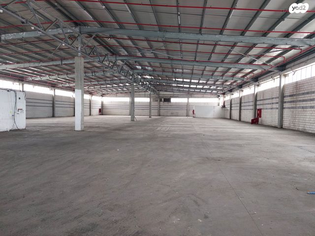 מבני תעשיה, מפעלי נחם הר טוב