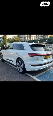 מודעת רכב אאודי E-tron