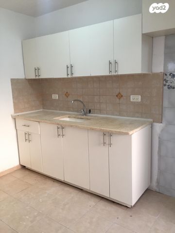 שדרות מונטיפיורי 18