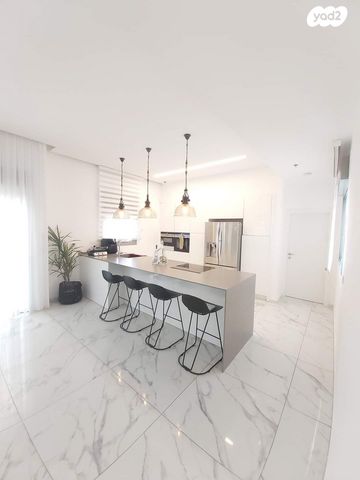 גג/ פנטהאוז, ספיר, צמרות המושבה, באר יעקב