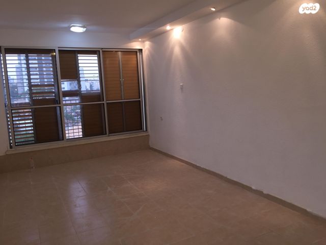 דירה, שדרות מונטיפיורי 18, ברנע, אשקלון