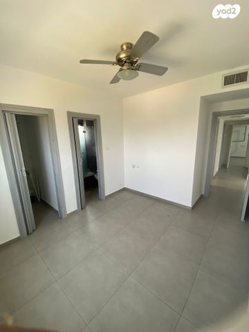 דירה, הרב יעקב טראב, עזרא, הארגזים, תל אביב יפו