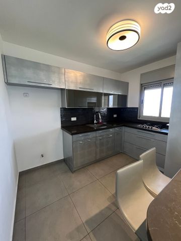 דירה, הרב יעקב טראב, עזרא, הארגזים, תל אביב יפו