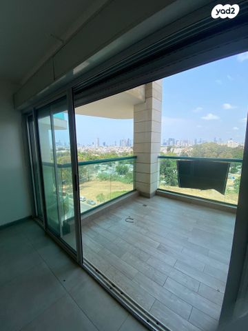 דירה, הרב יעקב טראב, עזרא, הארגזים, תל אביב יפו