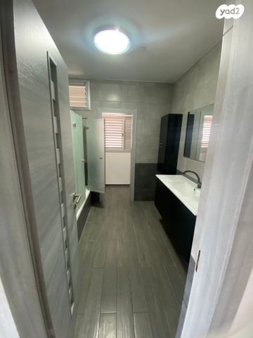 דירה, הרב יעקב טראב, עזרא, הארגזים, תל אביב יפו