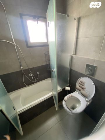 דירה, הרב יעקב טראב, עזרא, הארגזים, תל אביב יפו