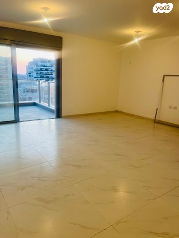 דירה, דרך לוי אשכול, קיראון, קרית אונו