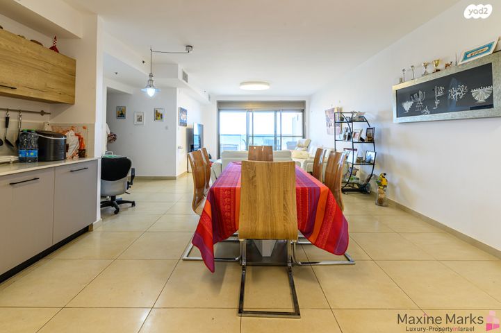 דירה, אהוד מנור, נתניה