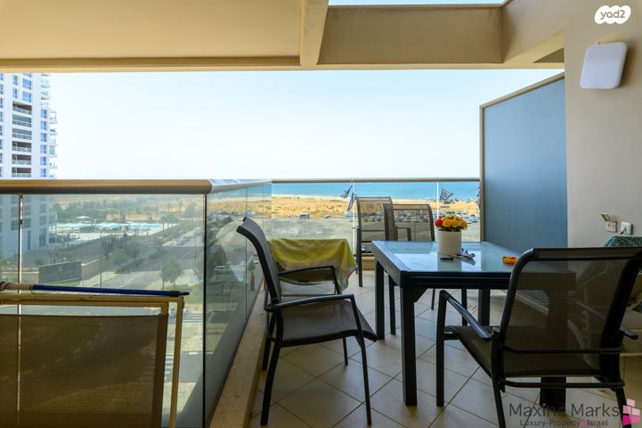 דירה, אהוד מנור, נתניה