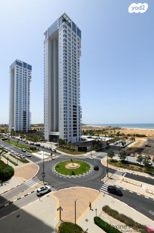 דירה, אהוד מנור, נתניה