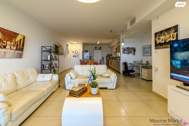 דירה, אהוד מנור, נתניה