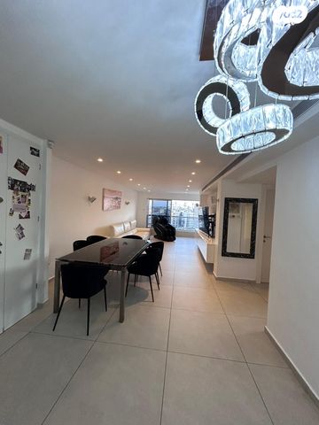 מודעת נכס, שדרות העצמאות, הגבול רוטשילד, בת ים