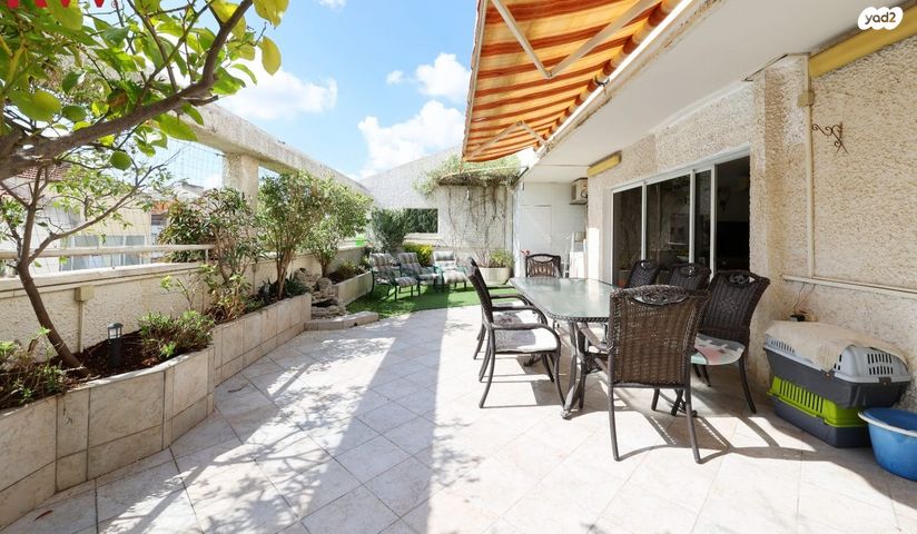 דופלקס, רבקה גובר, כפר סבא